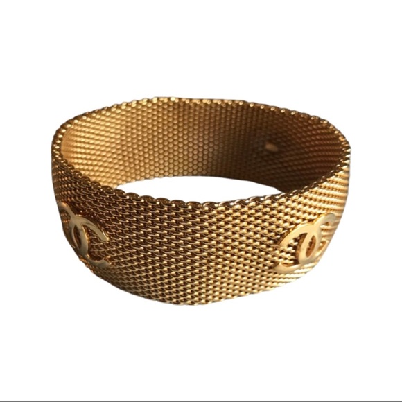 CHANEL, Authentic, CC Logo Bracelet, Vintage 1996 Gold Plated Chanel Bracelet - Picture 4 of 15